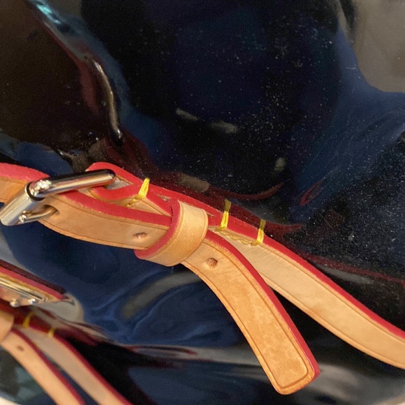 Dooney and Bourke, black patent satchel. - Picture 14 of 17